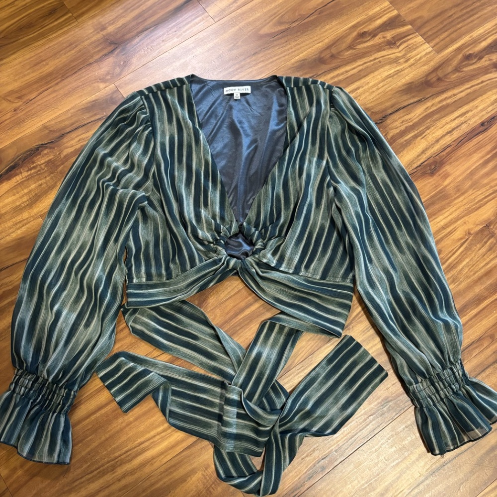 South Moon Under Cropped Long Sleeve